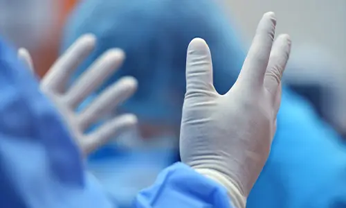 How to Choose the Right Surgeon for Your Minimally Invasive Hip or Knee Replacement